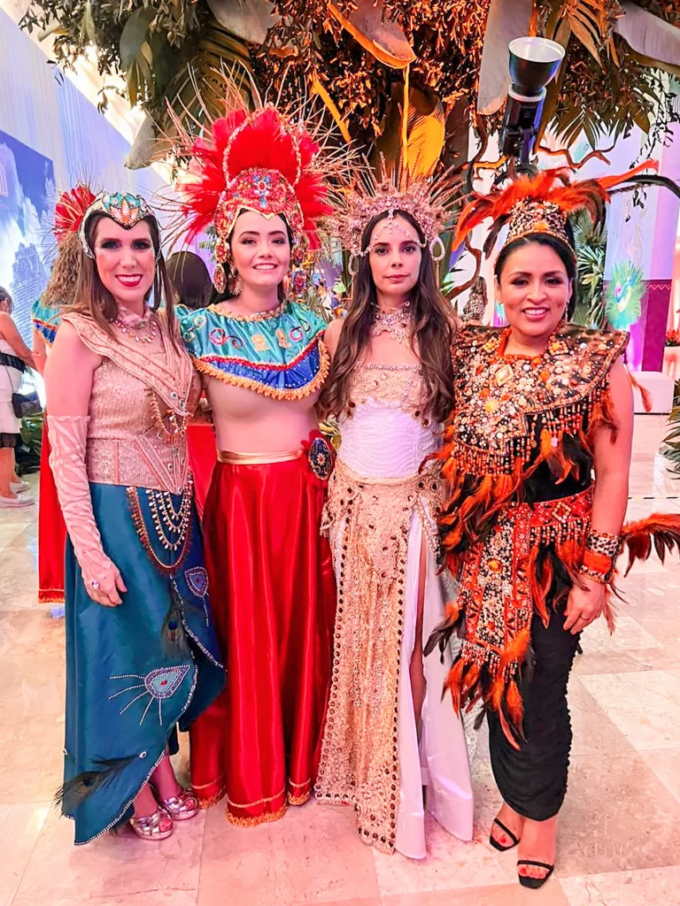 Trajes tipicos Presidenta Municipal Atenea Gomez Ricalde Ana Patricia Peralta  Fiesta 174 Isla Mujeres